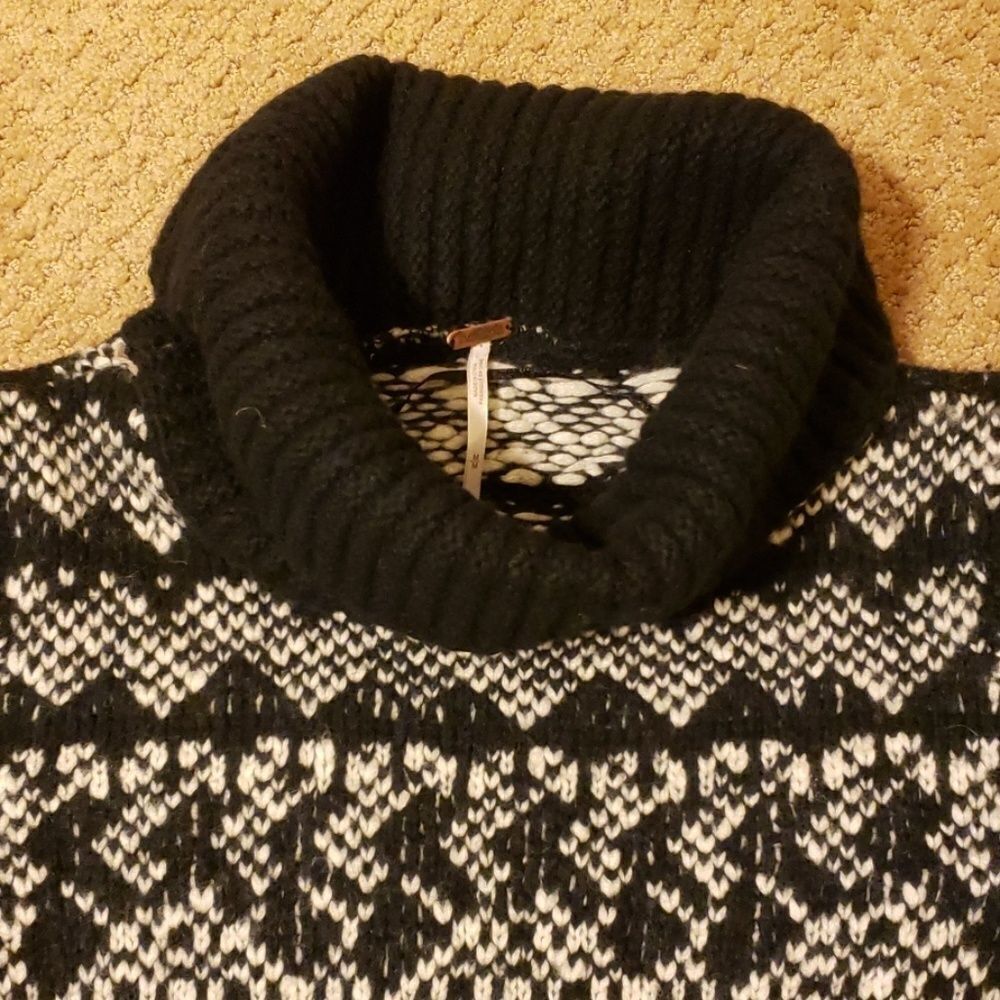 Free people turtleneck sweater size medium. - Picture 2 of 8